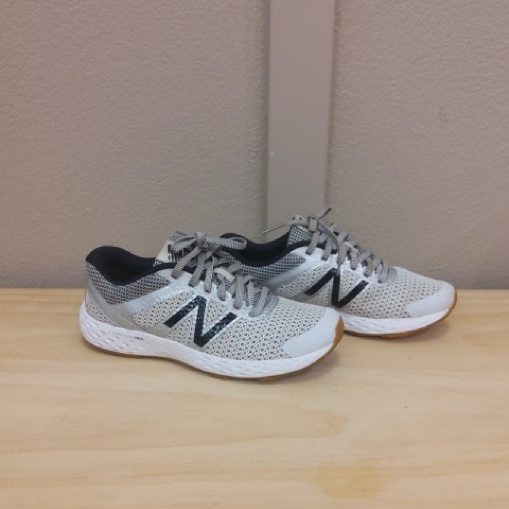 New Balance 520v3 Athletic Black and White Mesh Sneakers W520RZ3 Size 6